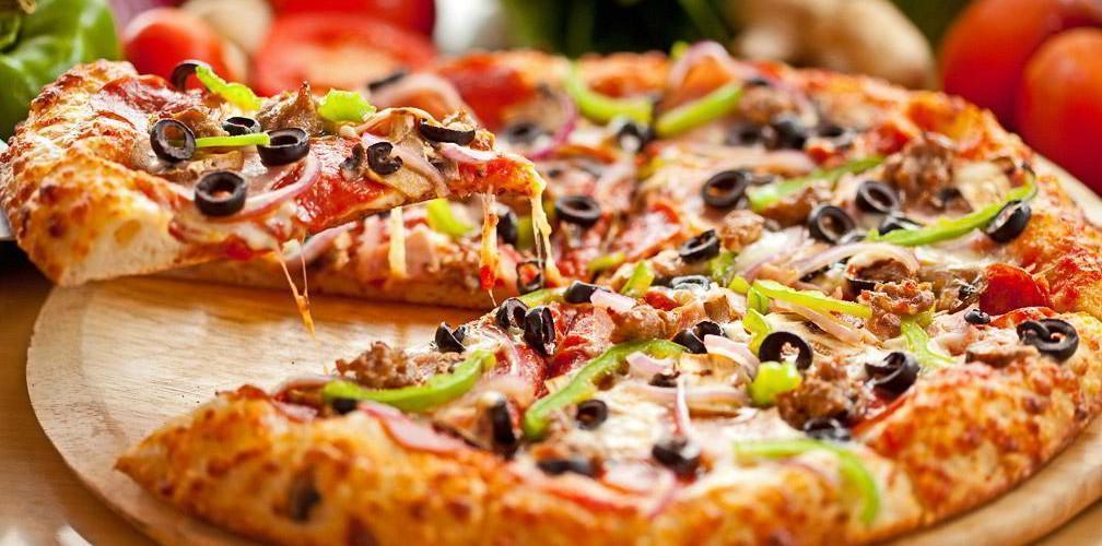 De ce sa comandam pizza on-line si de ce sa nu stam la restaurant