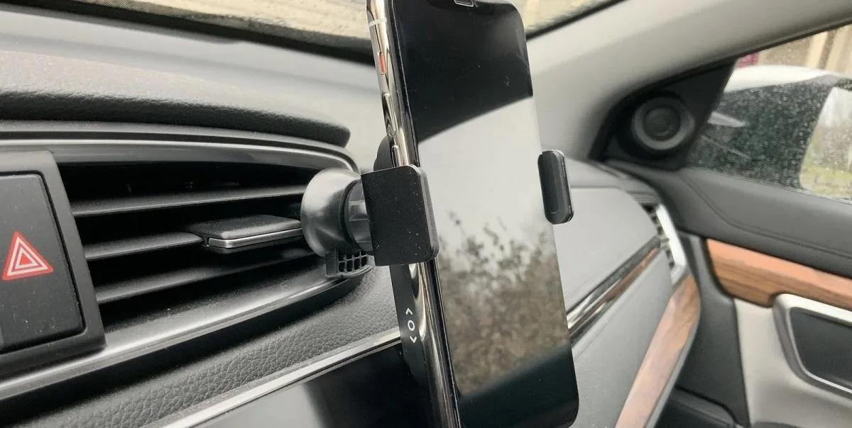 Care sunt accesoriile necesare pentru un iPhone?