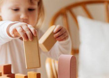 9 avantaje ale jucariilor din lemn pentru copii