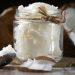 Uleiul de cocos bio: aliatul frumusetii naturale pentru piele, par si dinti