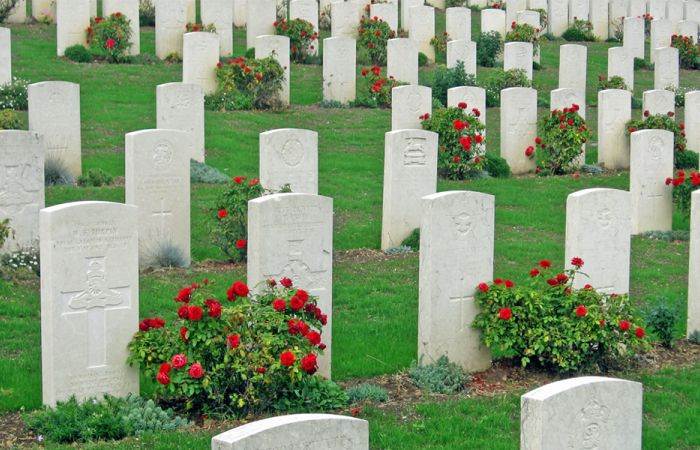 De unde vin cuvintele inmormantare, cimitir si altele asociate funerariilor?