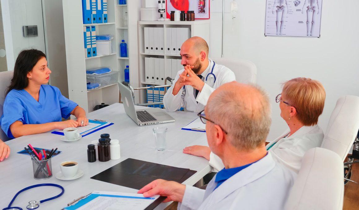Pot accesa servicii medicale în policlinicile din Târgu Mureș fără asigurare de sănătate?