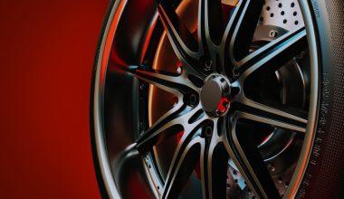 Pot instala capace de protecție pe jante personalizate fără a afecta aspectul?