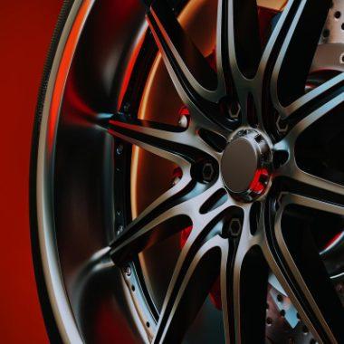 Pot instala capace de protecție pe jante personalizate fără a afecta aspectul?