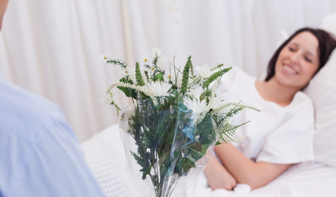 Cum alegi buchetul potrivit pentru o vizită la spital?
