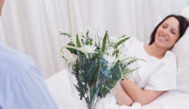 Cum alegi buchetul potrivit pentru o vizită la spital?