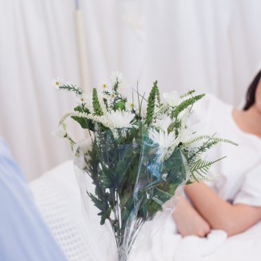 Cum alegi buchetul potrivit pentru o vizită la spital?