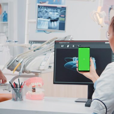 Cum schimbă digitalizarea modul în care medicii stomatologi comandă lucrări protetice?