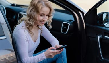 Cum funcționează închirierile auto cu aplicații mobile, de la cont la cheia din telefon