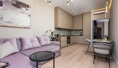 Lumina de seară: cum creezi o atmosferă caldă în casă după apus