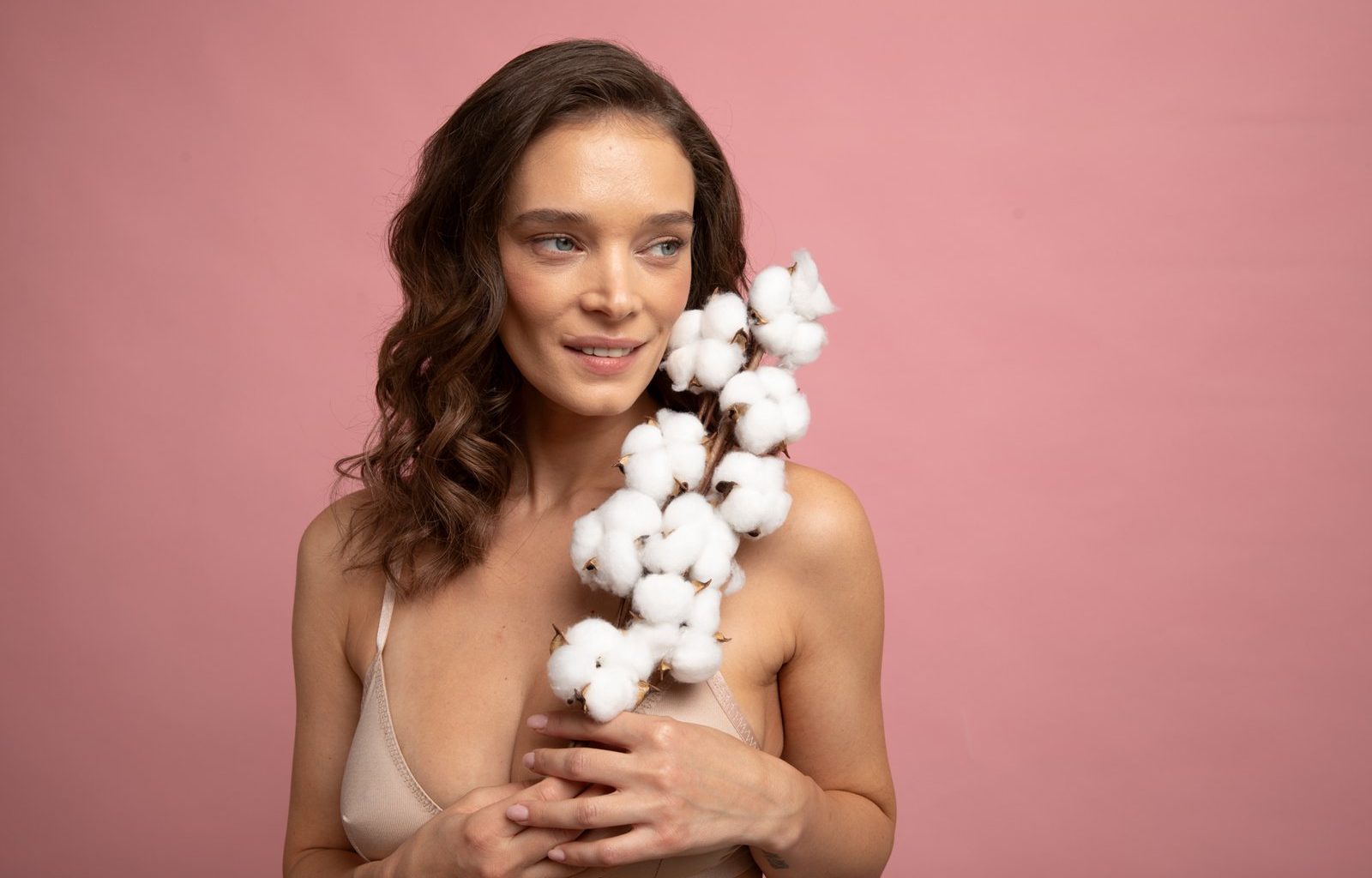 Menstruația, igiena intimă și confortul zilnic: gesturi simple care fac diferența, explicate de ENROUSH