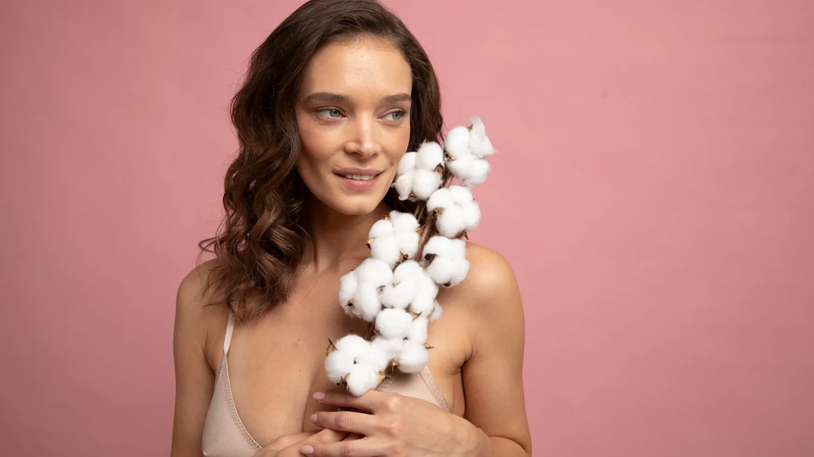 Menstruația, igiena intimă și confortul zilnic: gesturi simple care fac diferența, explicate de ENROUSH
