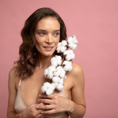 Menstruația, igiena intimă și confortul zilnic: gesturi simple care fac diferența, explicate de ENROUSH