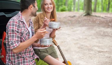 Care sunt cele mai bune recipiente pentru păstrarea alimentelor la camping?