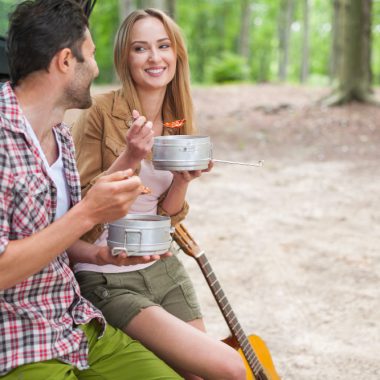 Care sunt cele mai bune recipiente pentru păstrarea alimentelor la camping?