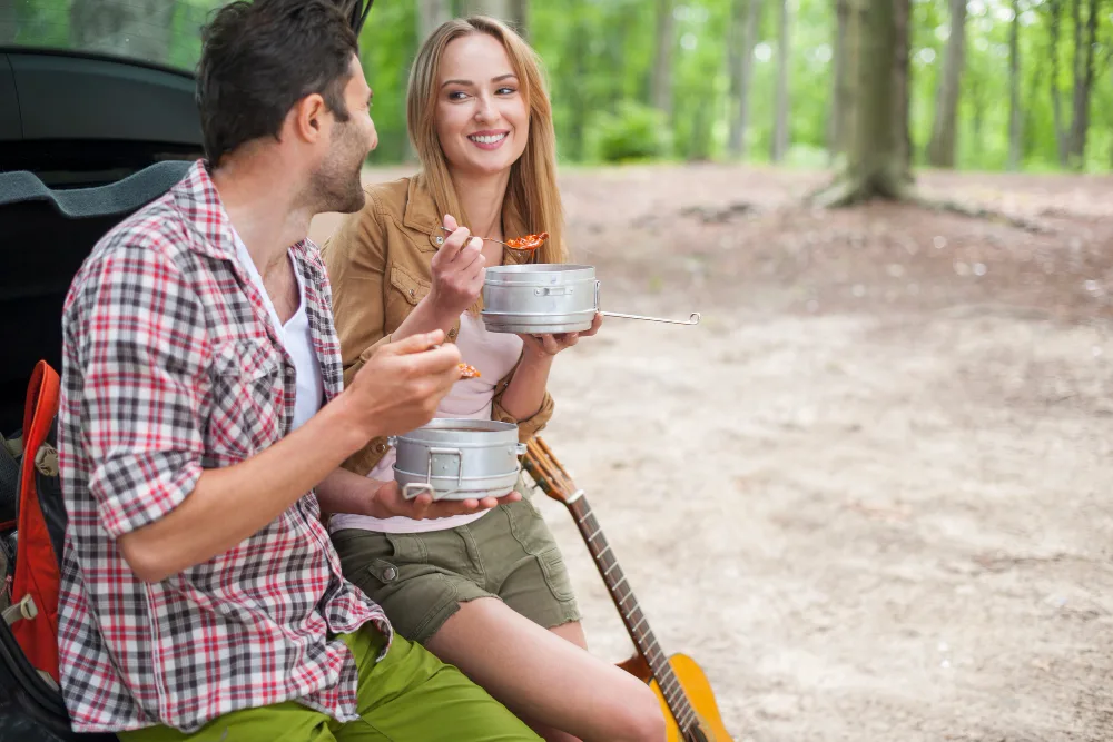 Care sunt cele mai bune recipiente pentru păstrarea alimentelor la camping?